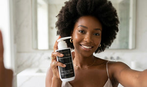 Éclat Noir Brightening Exfoliating Body Wash with Vitamin C Licorice Root Extract & Glycolic Acid for Smooth Brighten Even Tone